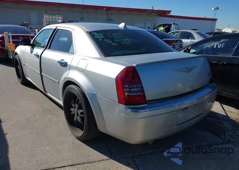 2006 Chrysler 300C z USA, uszkodzony, nr VIN 2C3KA63HX6H121945